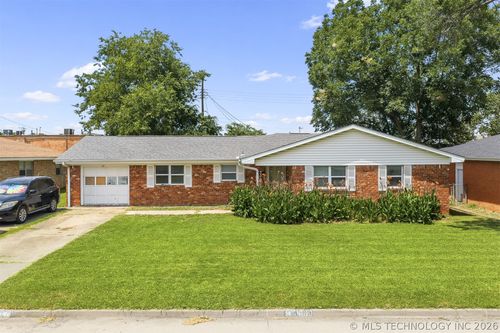 609 Campbell St, Ardmore, OK, 73401-1923 | Card Image