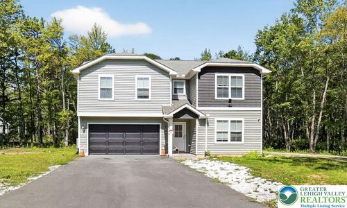 111 Wild Creek Dr, Jim Thorpe, PA, 18229-2714 | Card Image