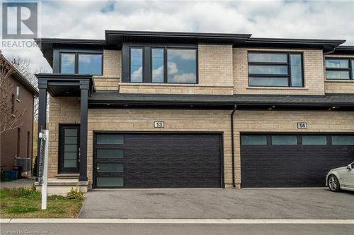 13-4552 Portage Rd, Niagara Falls, ON, L2E0B8 | Card Image