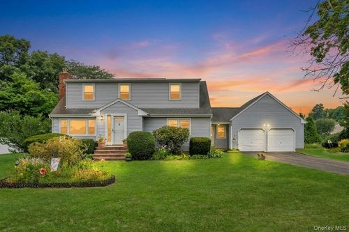 274 Johnson Avenue, Islip, NY, 11782 | Card Image