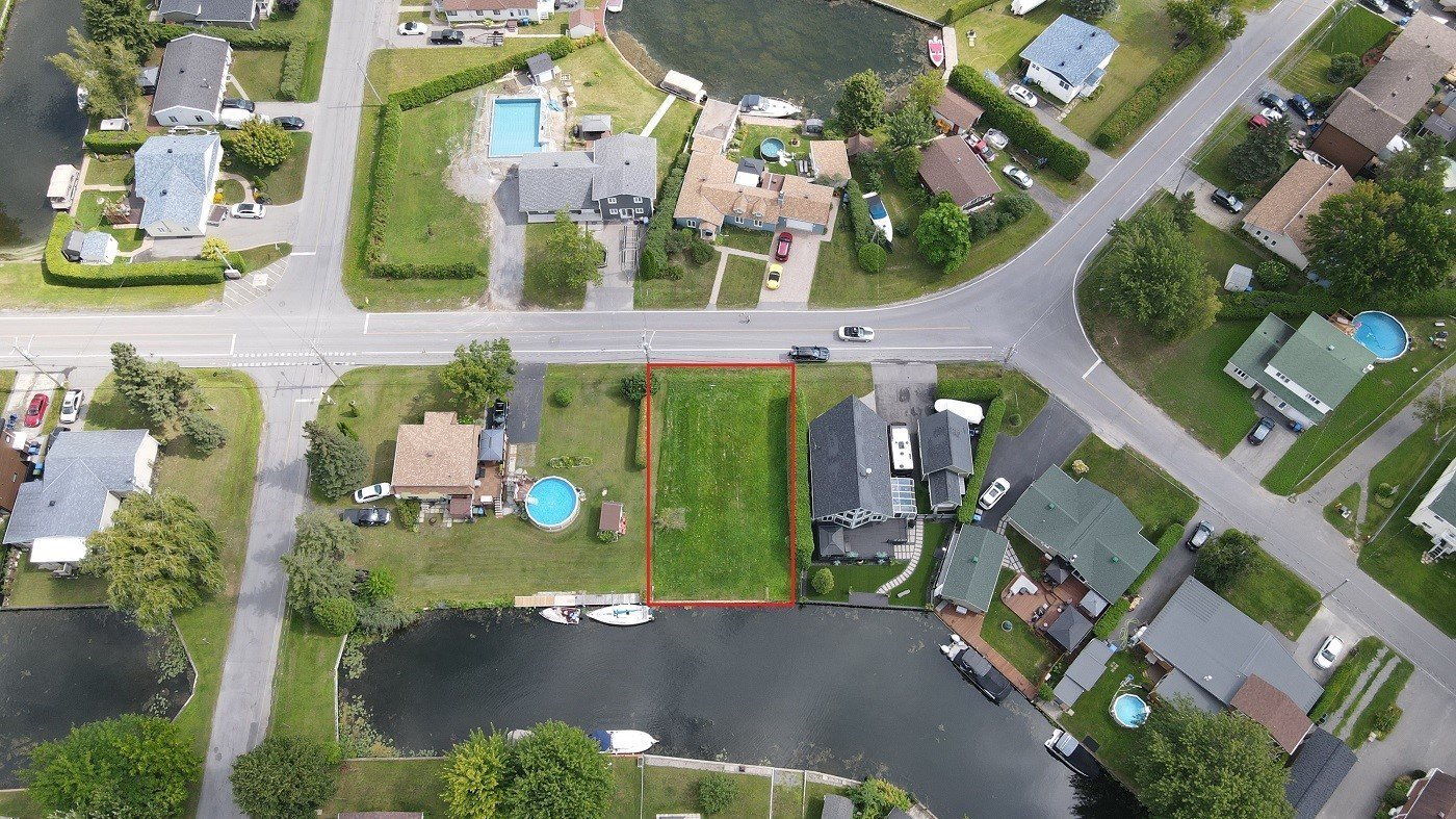 Land in Saint-Zotique