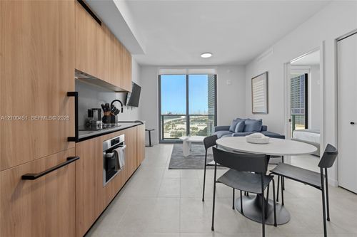1813-121 Ne 5th St, Miami, FL, 33132 | Card Image