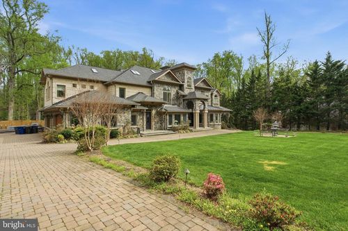 8735 Brook Rd, MCLEAN, VA, 22102-1507 | Card Image