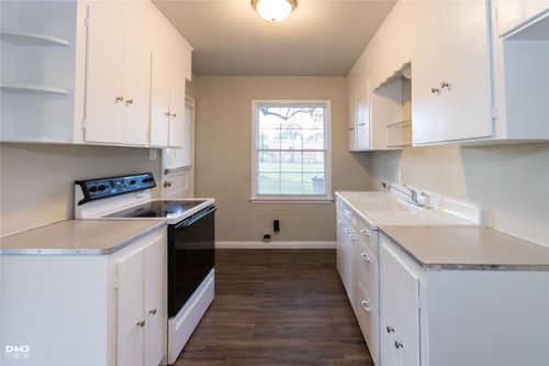 2558 Broadway St, Beaumont, TX, 77702-1906 | Card Image