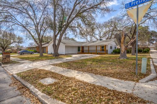4902 El Presidio Dr, San Antonio, TX, 78233-6315 | Card Image