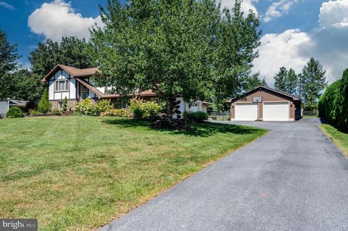 619 Mull Ave, LEESPORT, PA, 19533-9382 | Card Image
