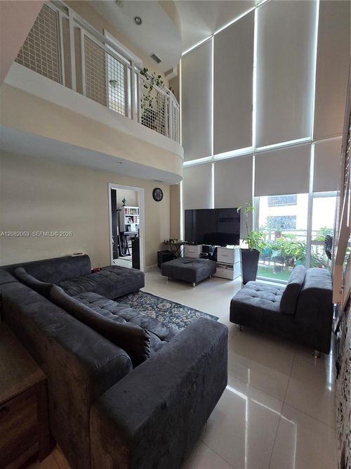 652-244 Biscayne Blvd, Miami, FL, 33132-2327 | Card Image