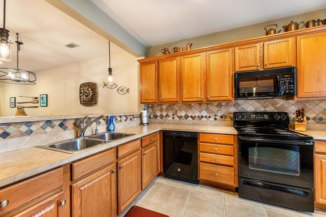 Spacious Kitchen | Image 11