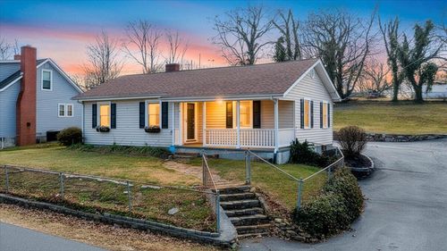 1902 Springfield Ave, Salem, VA, 24153-4504 | Card Image