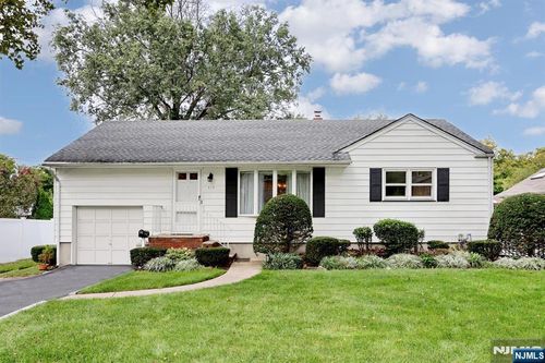 429 Polly Ann Ter, Paramus, NJ, 07652-4117 | Card Image