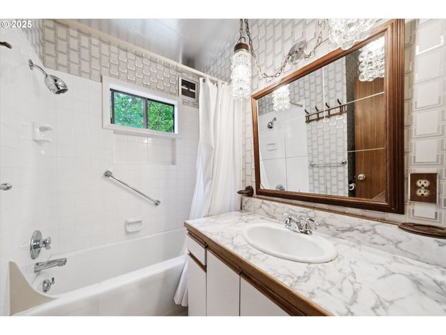 Bathroom-Main | Image 22