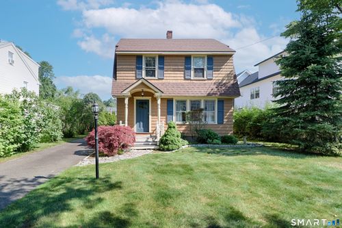 104 Henderson Rd, Fairfield, CT, 06824-4907 | Card Image