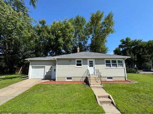 204 Willow St W, Detroit Lakes, MN, 56501-3919 | Card Image