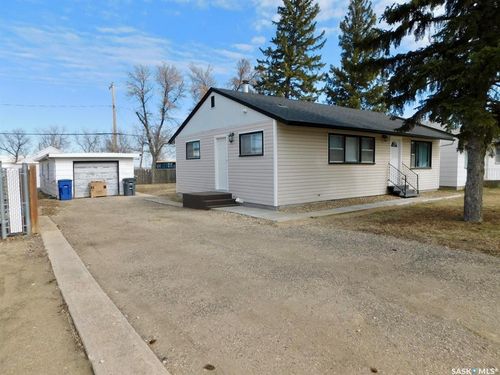 507 2nd Ave E, Assiniboia, SK, S0H0B0 | Card Image