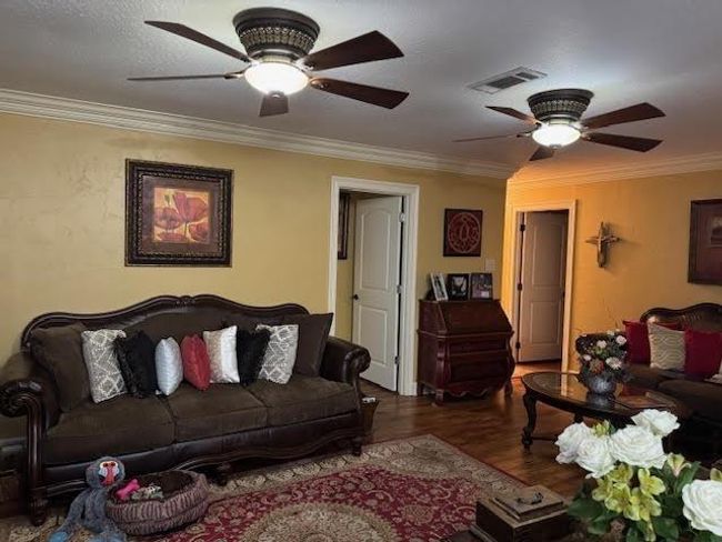 245 E Clover St, House other with 3 bedrooms, 2 bathrooms and 2 parking in Bridge City TX | Image 9