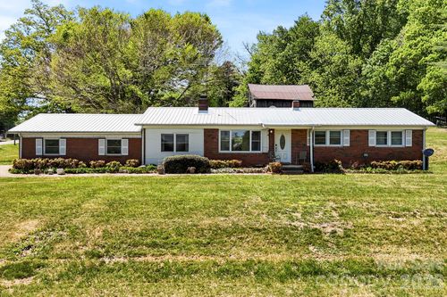 18 Hilda Ln, Mills River, NC, 28759-8724 | Card Image