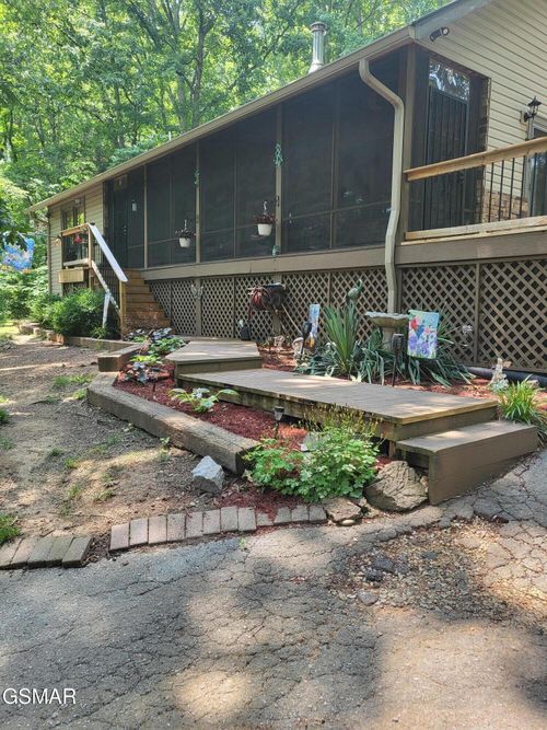 928 E Cross Rd, Dandridge, TN, 37725-6429 | Card Image