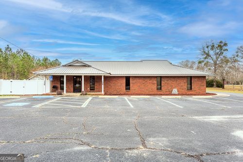 706 W Barnard St, Glennville, GA, 30427-3017 | Card Image