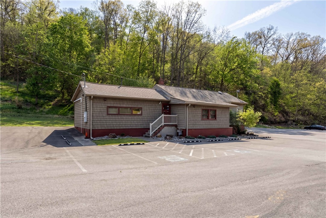3006 Lewis Run Rd, Jefferson Hills, PA 15025