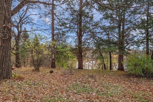 305 1st Ave Se, New London, MN, 56273-8529 | Card Image