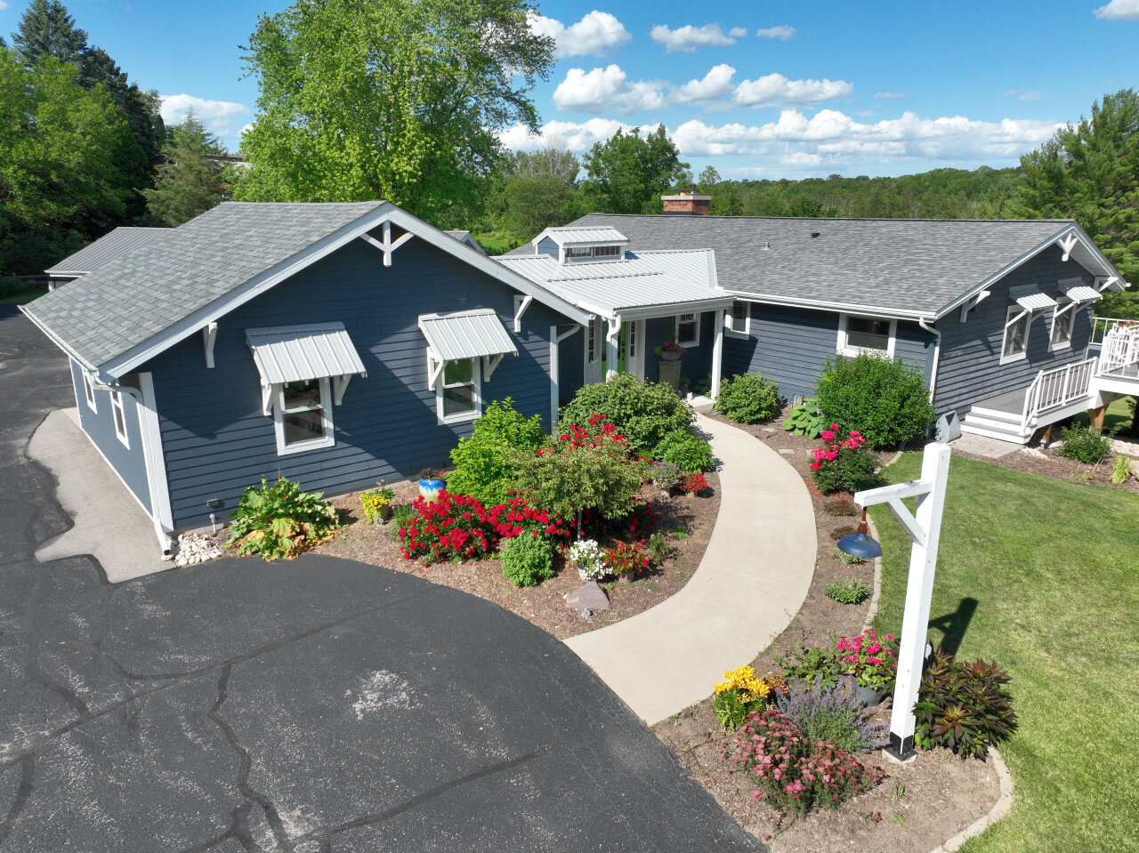 Gilbert Cir, West Bend, WI 53095