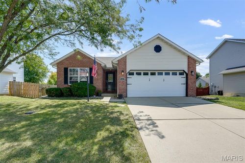 37 Julie Dr, Glen Carbon, IL, 62034-3038 | Card Image
