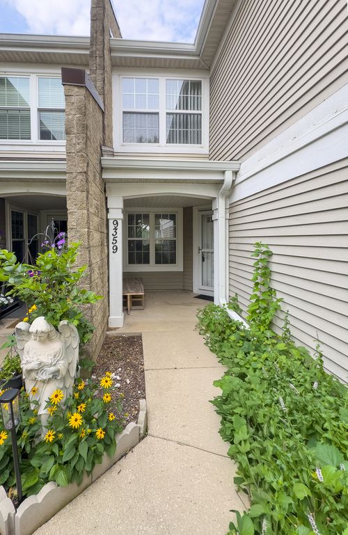 9359-9359 Brockton Ln, Des Plaines, IL, 60016-1511 | Card Image
