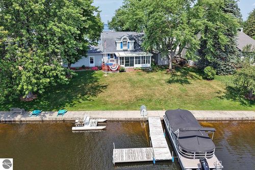109 Frankie Ln, Cadillac, MI, 49601-9392 | Card Image