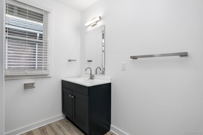 11-791 E Grand Blvd Detroit 0020.jpg | Image 13