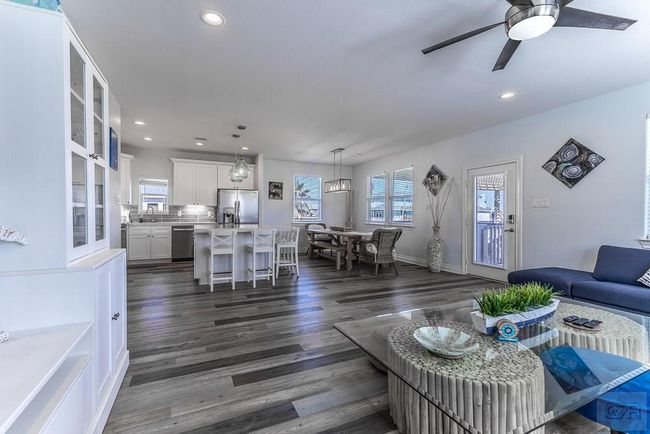 13111 Buccaneer Pkwy, House other with 3 bedrooms, 2 bathrooms and 1 parking in Freeport TX | Image 7