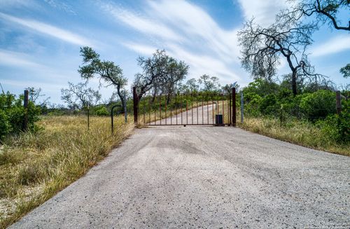 3044 County Road 2615, Rio Medina, TX, 78066-2618 | Card Image