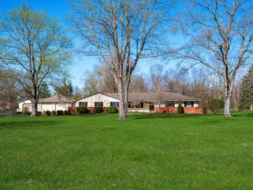 1975 Surrey Rd, Blacklick, OH, 43004-9248 | Card Image