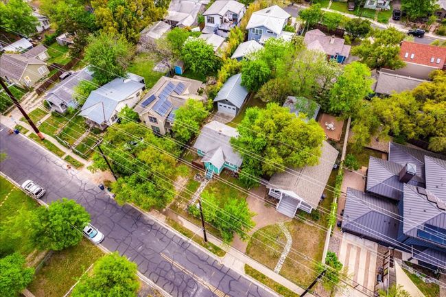 1713 S 5 Th St, House other with 2 bedrooms, 1 bathrooms and 2 parking in Austin TX | Image 24