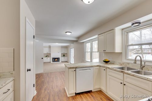 2275 Embro Dr Se, Grand Rapids, MI, 49508-5167 | Card Image