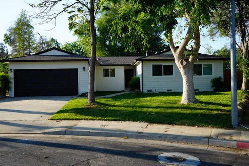 2214 Fordham Ave, Clovis, CA, 93611-4017 | Card Image