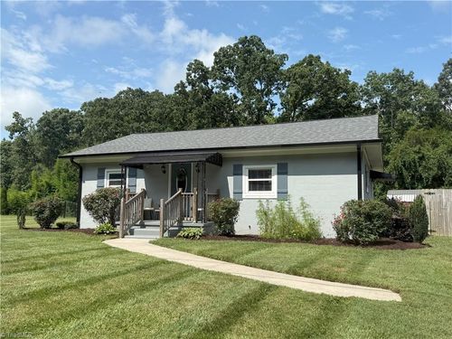 242 Ja Tysinger Rd, Thomasville, NC, 27360-8581 | Card Image