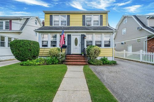 24 Huntington Ave, Lynbrook, NY, 11563-3736 | Card Image
