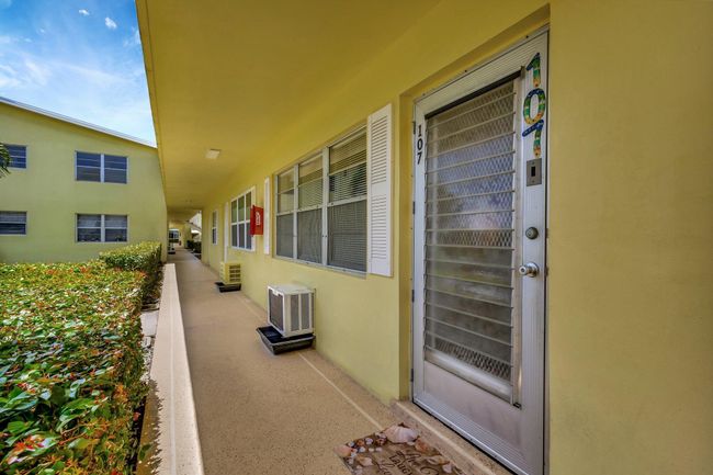 107 Sheffield E, Condo with 1 bedrooms, 2 bathrooms and null parking in West Palm Beach FL | Image 25