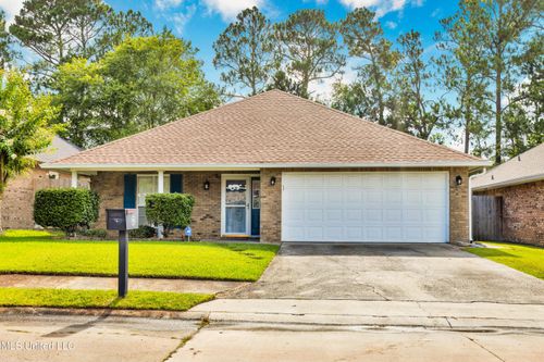 925 Rustwood Dr, Biloxi, MS, 39532-3316 | Card Image