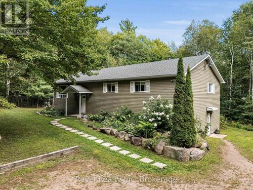 1326 Echo Lake Rd, Muskoka, ON, P0B1A0 | Card Image
