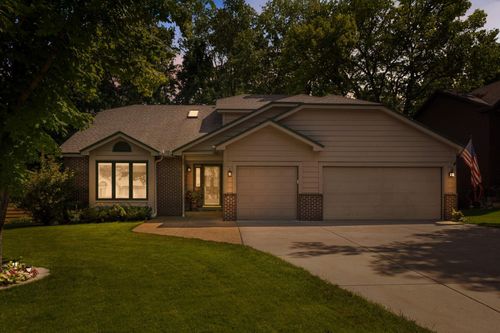 813 Springhill Dr, Burnsville, MN, 55306-6330 | Card Image