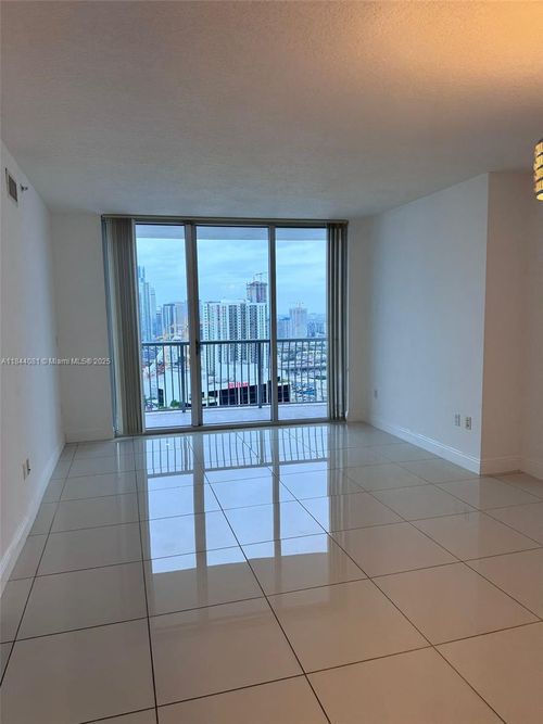 apt-4012-1750 N Bayshore Dr, Miami, FL, 33132-3216 | Card Image