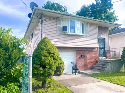 312 E Columbia St, Hempstead, NY, 11550-2837 | Card Image