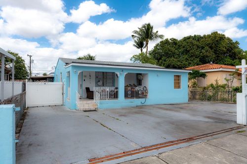 141 E 16th St, Hialeah, FL, 33010-3127 | Card Image