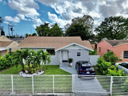 832 Nw 76th St, Miami, FL, 33150-3245 | Card Image