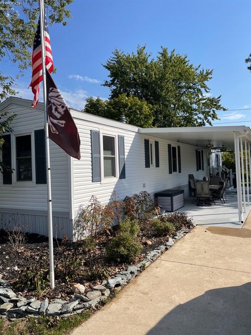 3045 N Dorothy Dr, Port Clinton, OH, 43452-3105 | Card Image