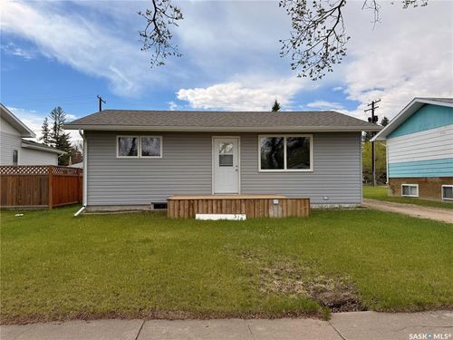 318 Mctavish St, Outlook, SK, S0L2N0 | Card Image