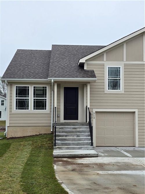 513 W Smith St, Spring Hill, KS, 66083-9161 | Card Image