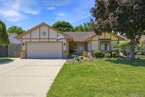 46519 Donahue Ave, Macomb, MI, 48044-3429 | Card Image