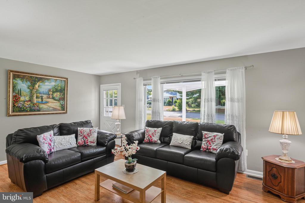 Residential in LAUREL 4